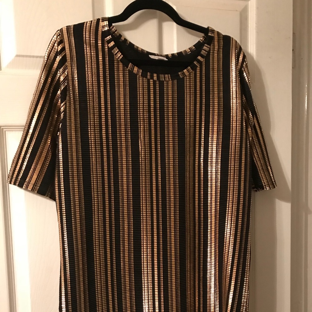 XL lularoe Gigi (fits like women’s size 10-12)